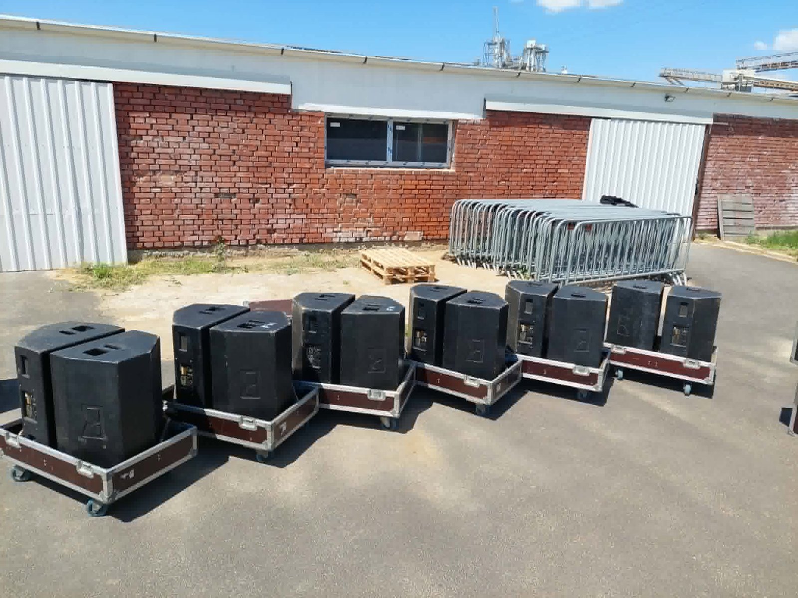Martin Audio LE400 Stage Monitor Speakers